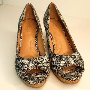 DexFlex Comfort Cork Wedge Peep-Toe Shoe Canvas Black White Floral Print Sz 7W